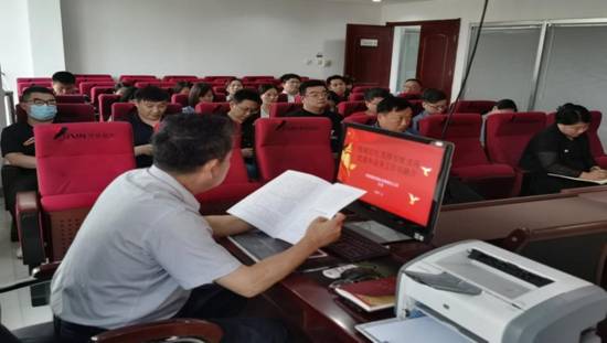 “精確定位，發(fā)揮引領(lǐng)，實現(xiàn)黨建和業(yè)務(wù)工作雙融合”主題黨課活動