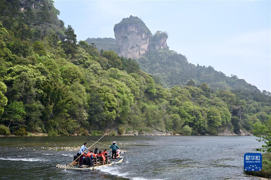 （新華全媒頭條·聚焦生物多樣性大會·圖文互動）（1）攜手同行，開啟人類高質(zhì)量發(fā)展新征程——習(xí)近平主席在《生物多樣性公約》第十五次締約方大會領(lǐng)導(dǎo)人峰會上的主旨講話解讀
